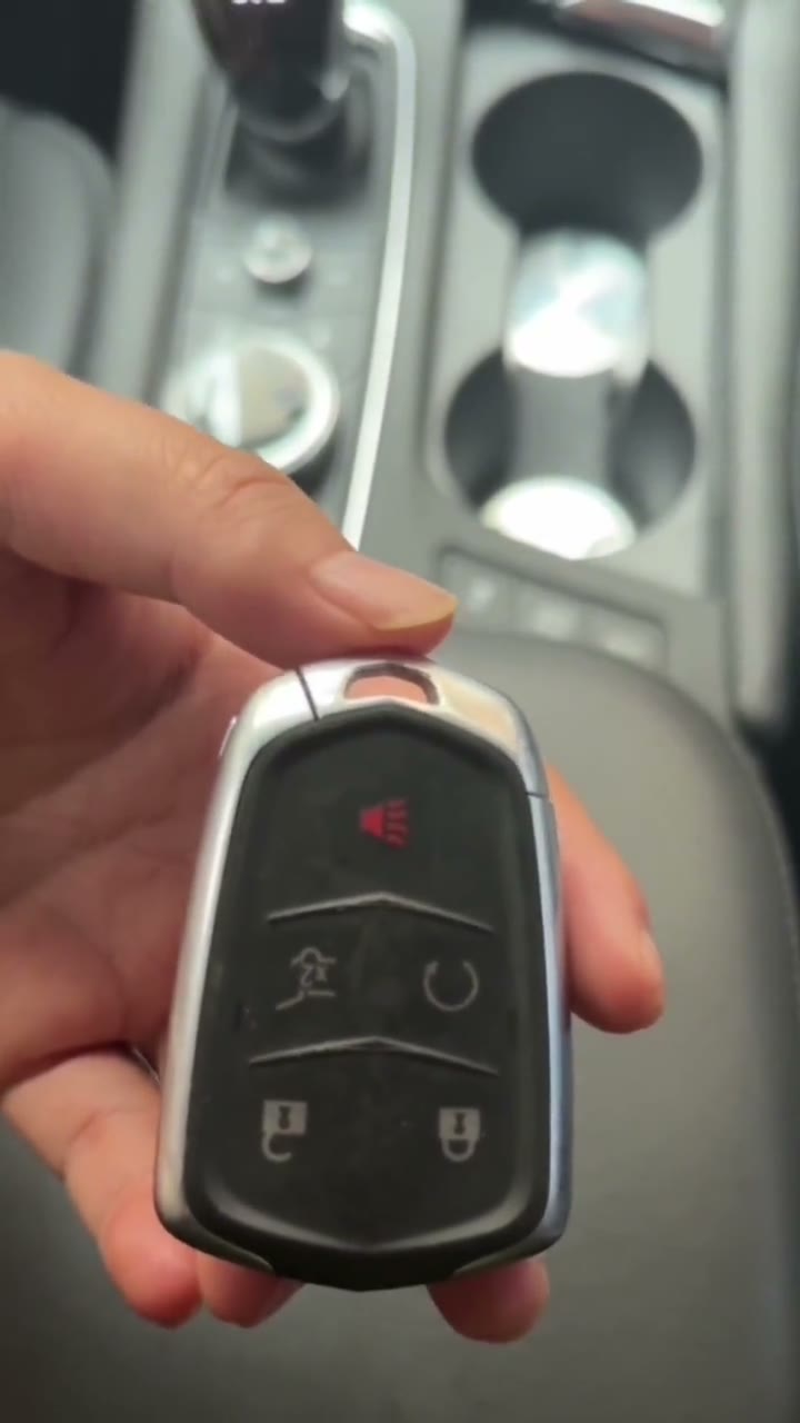 Short USB clip charger demonstration in a car